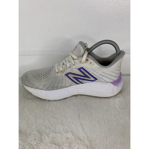 New Balance Vongo v5 Women’s Size 6.5 White Purple Running Shoes - Picture 6 of 9